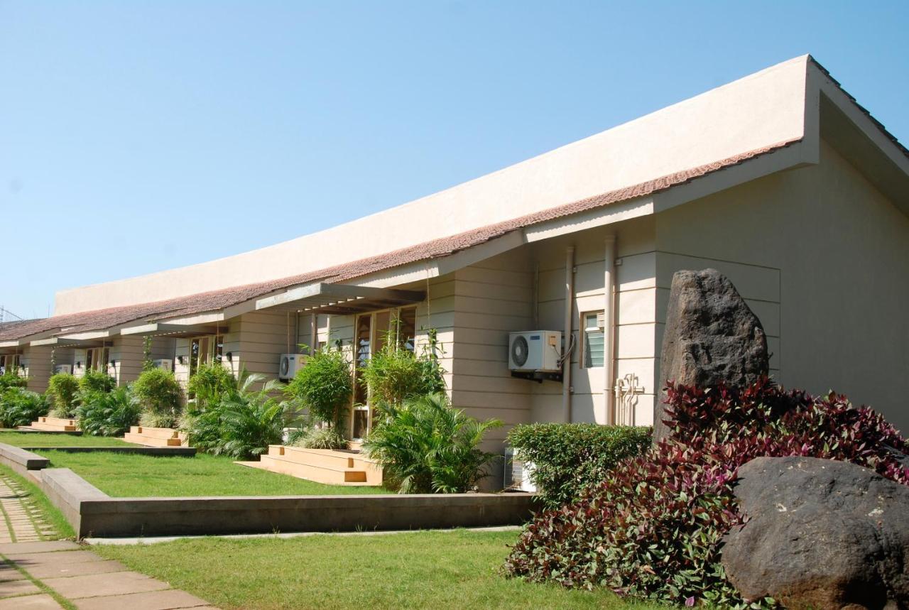 Manas Resort With Petting Zoo, Igatpuri Exterior foto